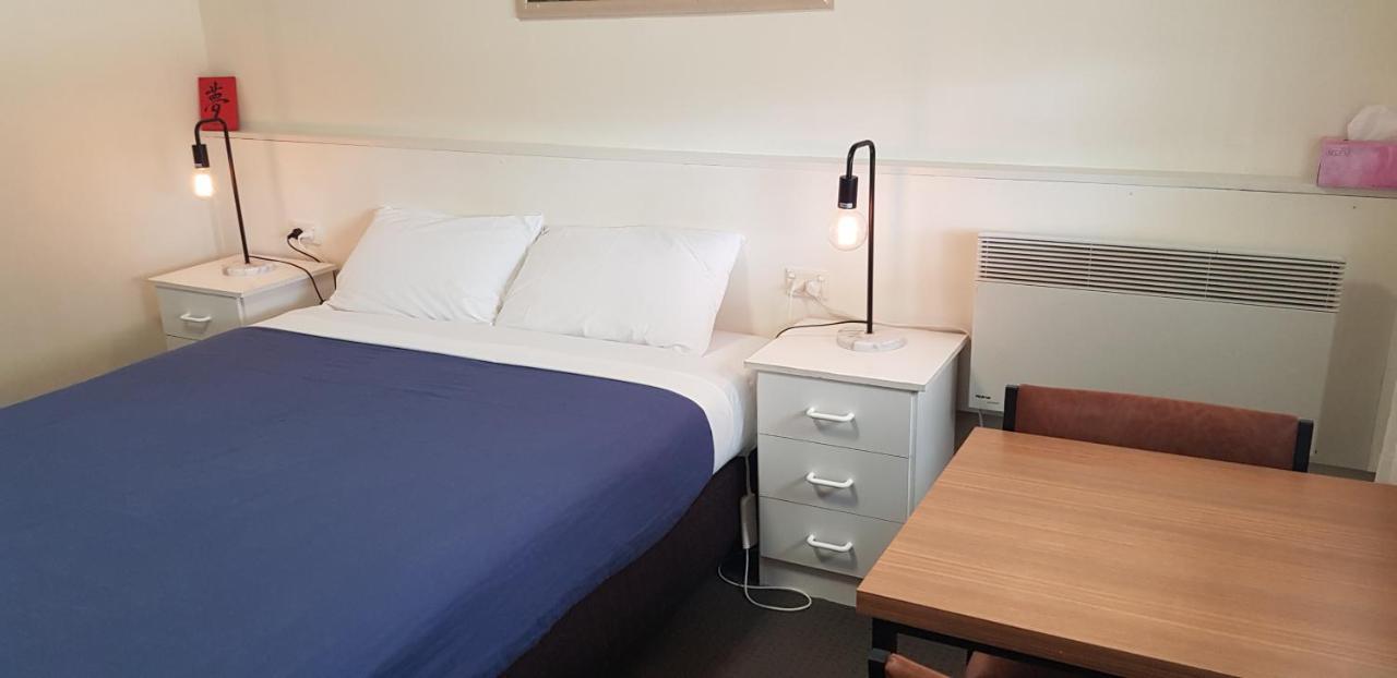 Clunes Motel Bagian luar foto