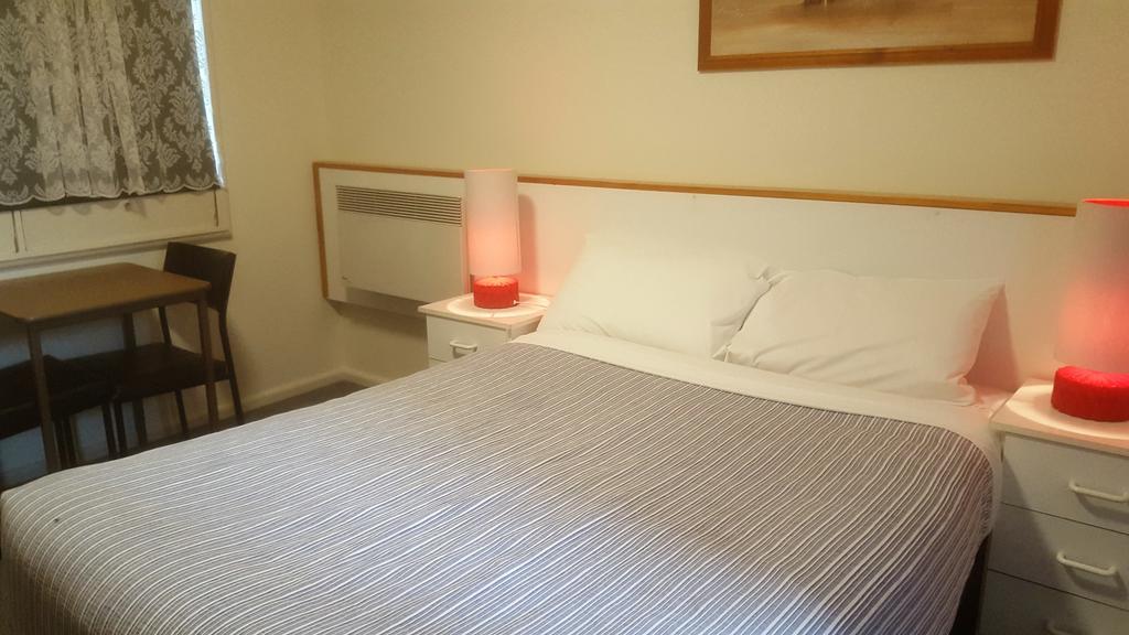 Clunes Motel Bagian luar foto