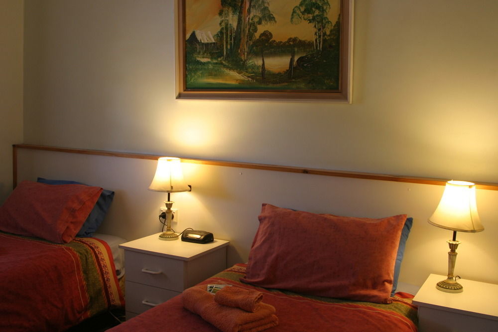 Clunes Motel Bagian luar foto