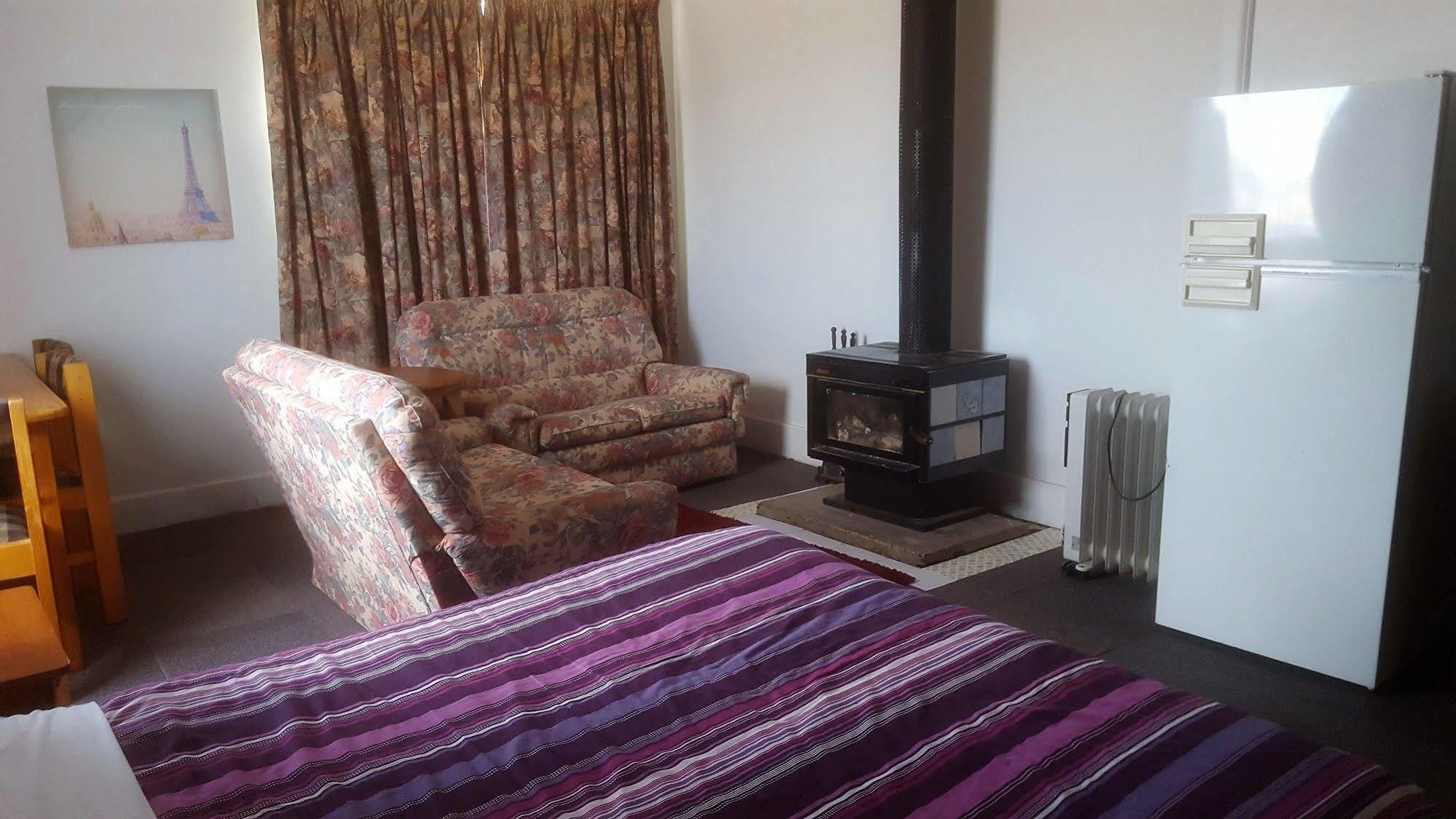 Clunes Motel Bagian luar foto