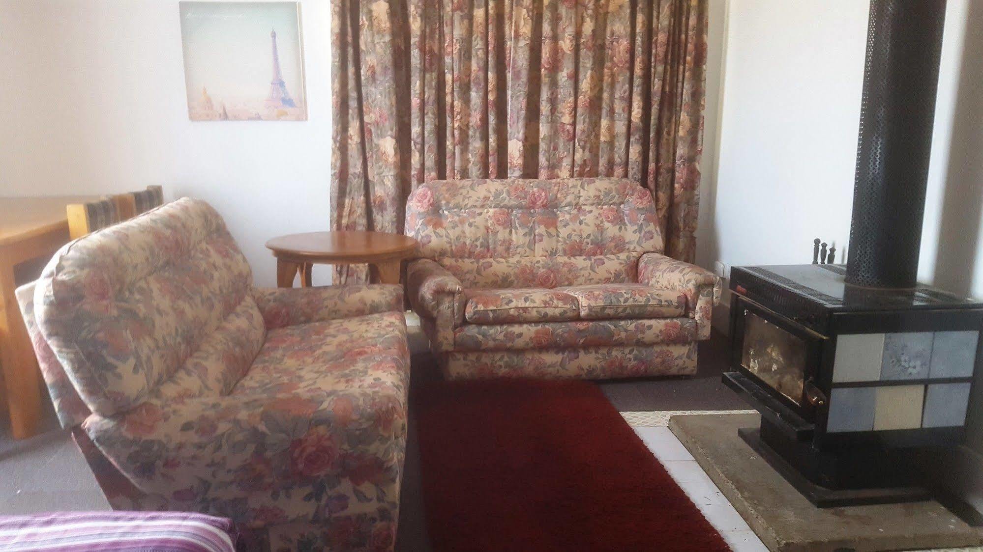 Clunes Motel Bagian luar foto
