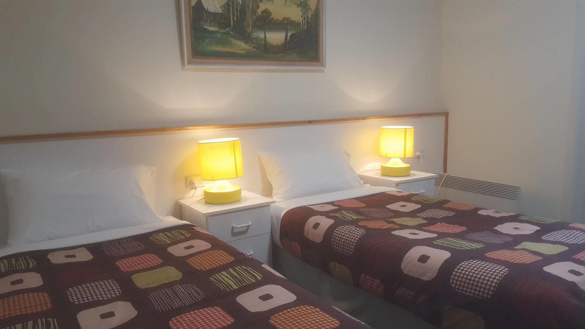 Clunes Motel Bagian luar foto