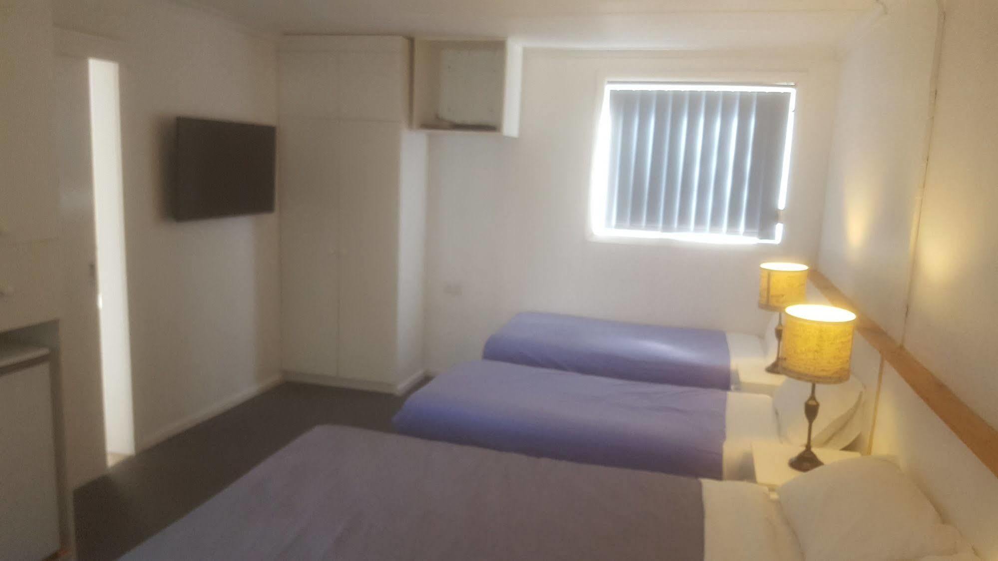 Clunes Motel Bagian luar foto