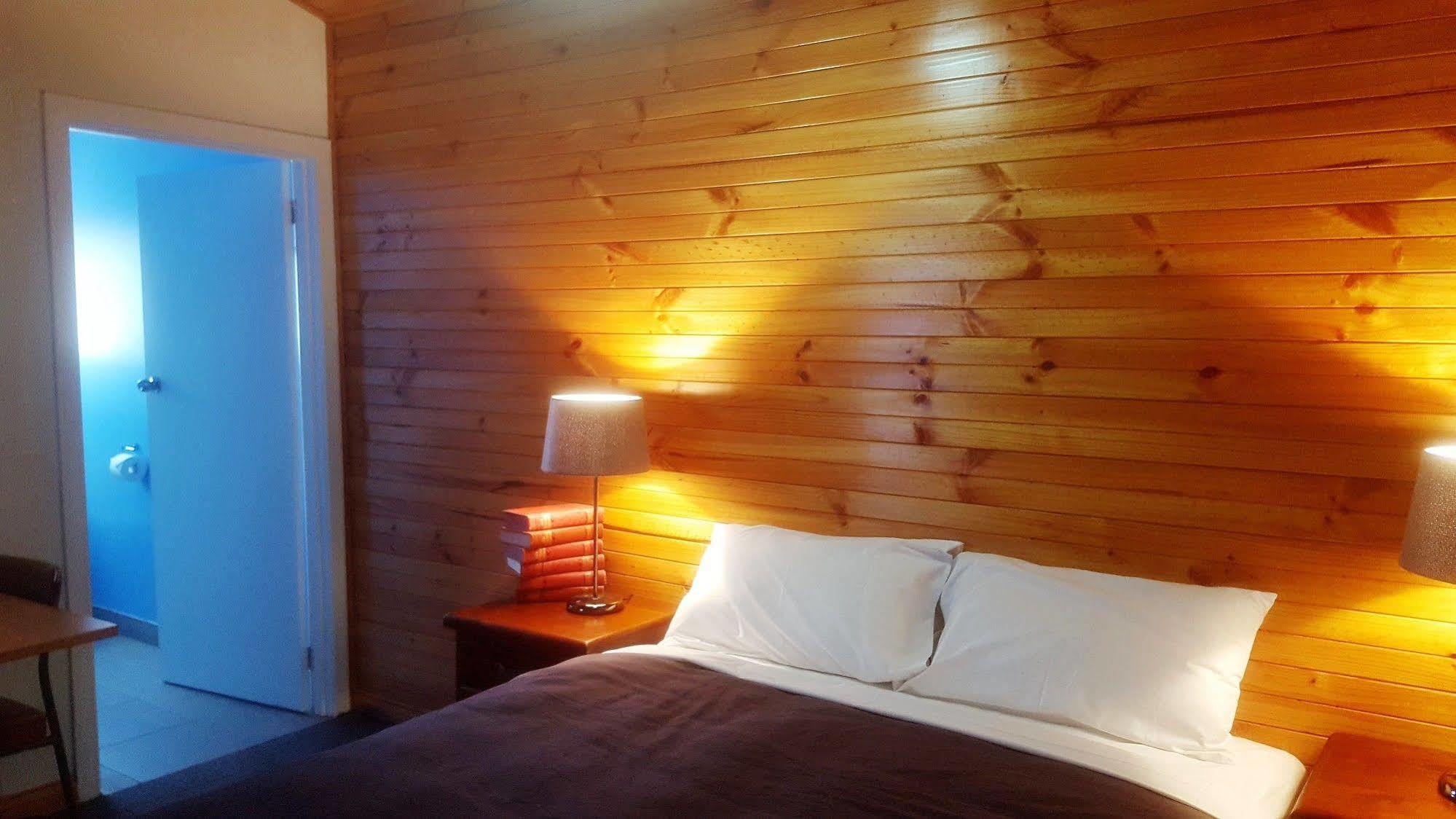 Clunes Motel Bagian luar foto