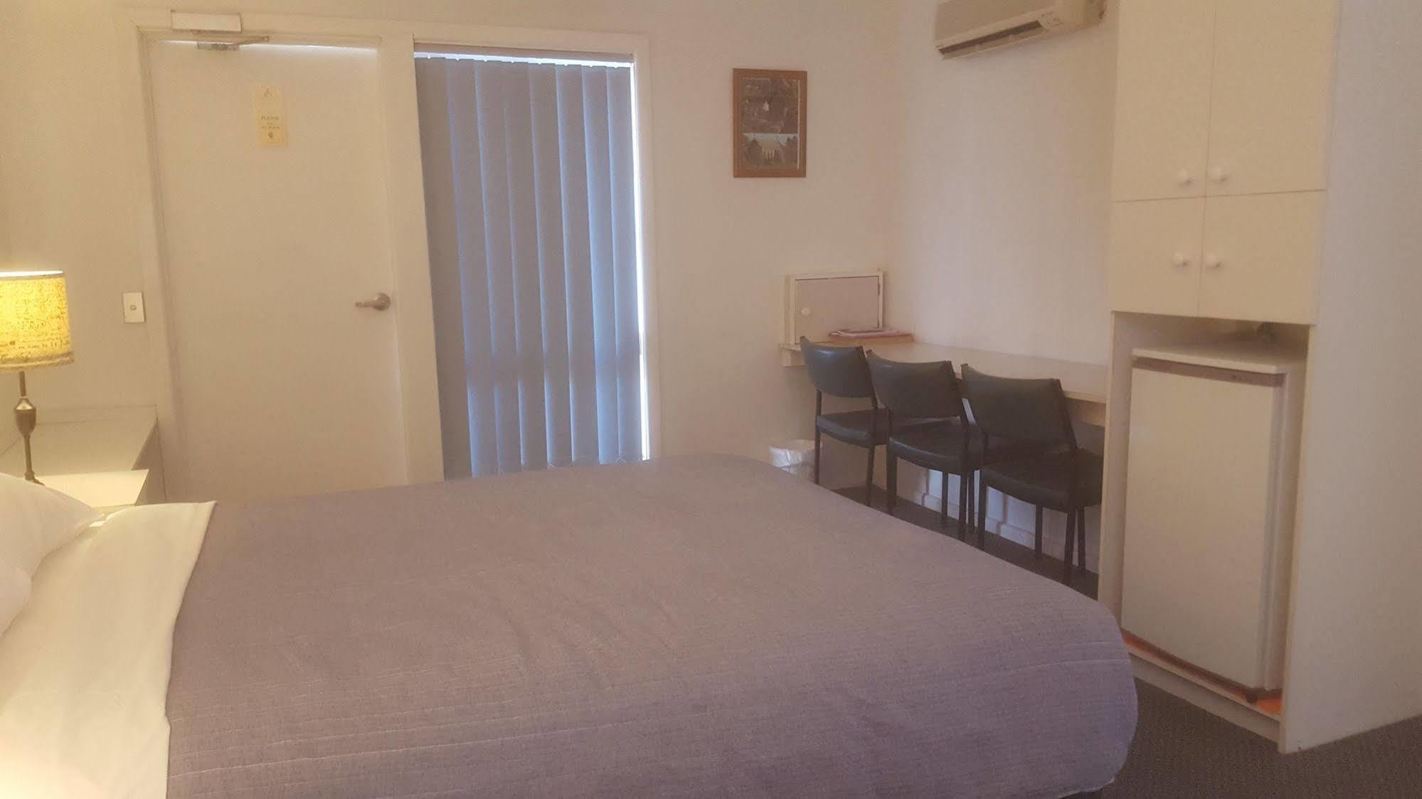Clunes Motel Bagian luar foto