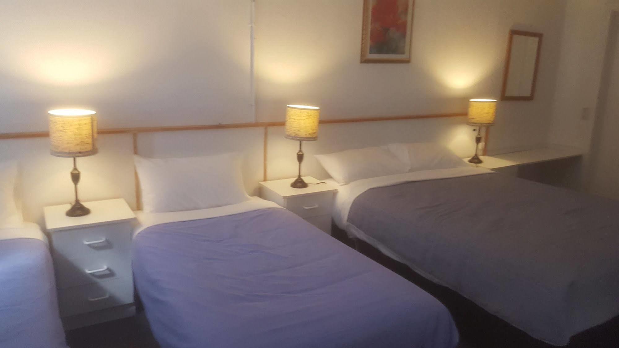 Clunes Motel Bagian luar foto