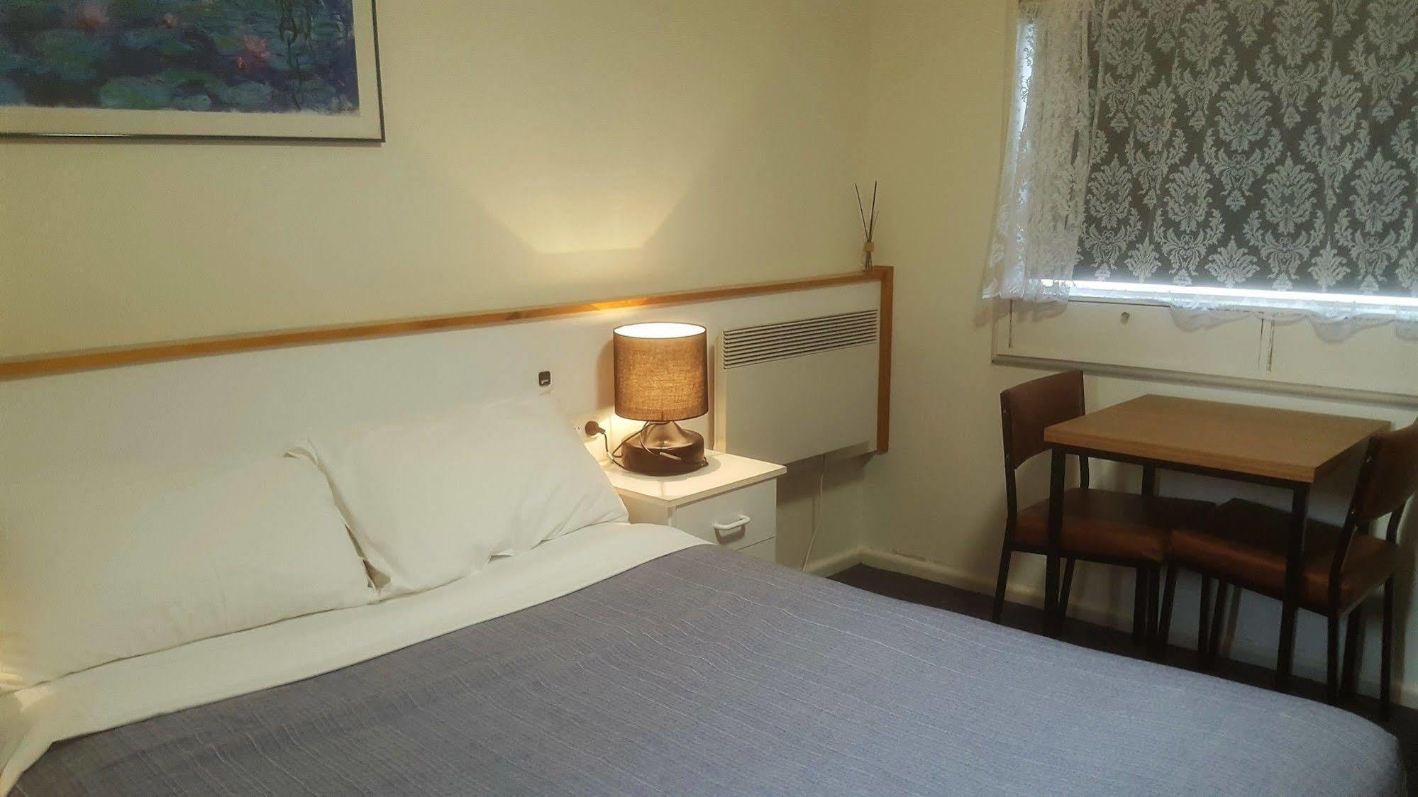 Clunes Motel Bagian luar foto