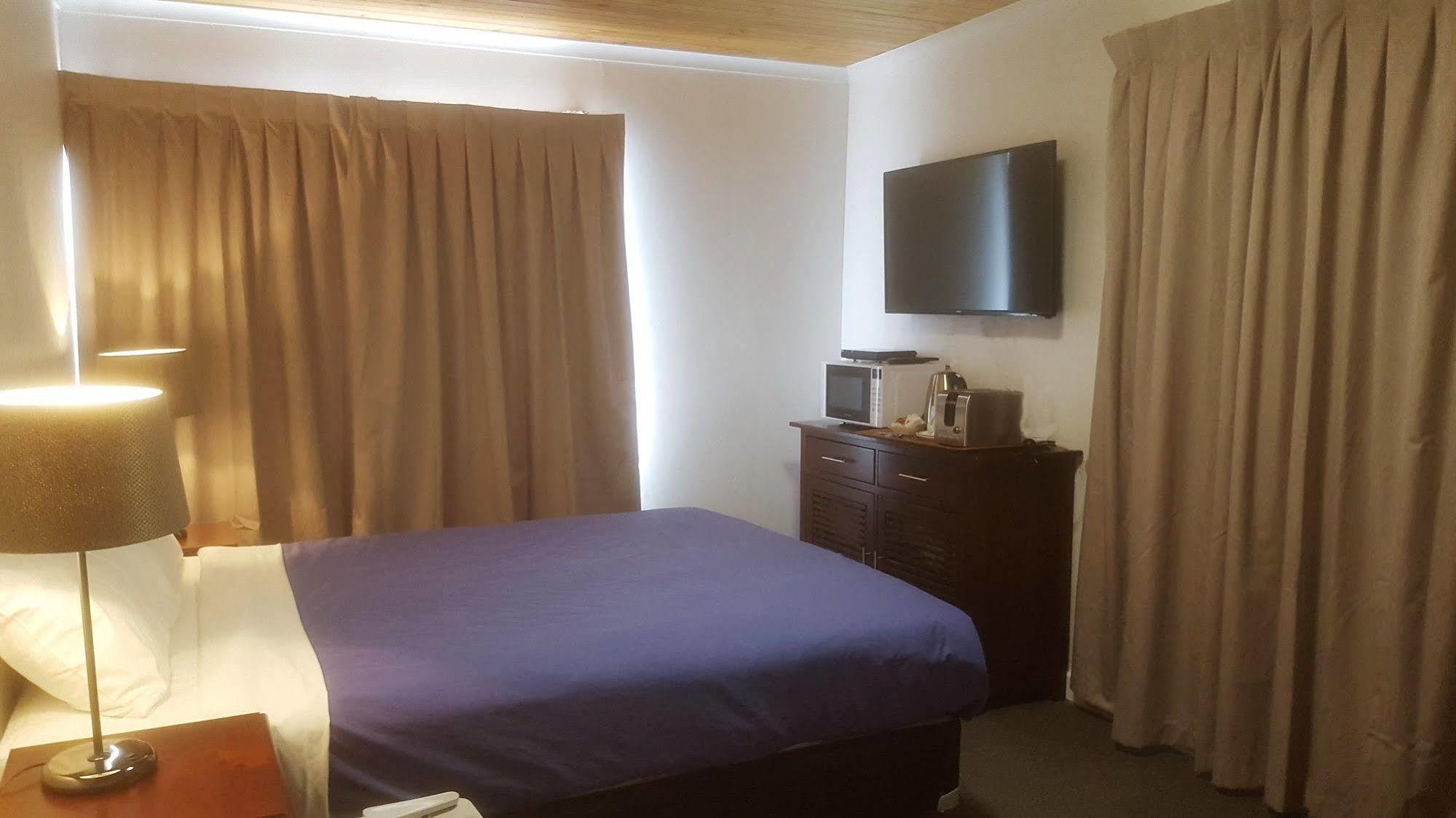 Clunes Motel Bagian luar foto