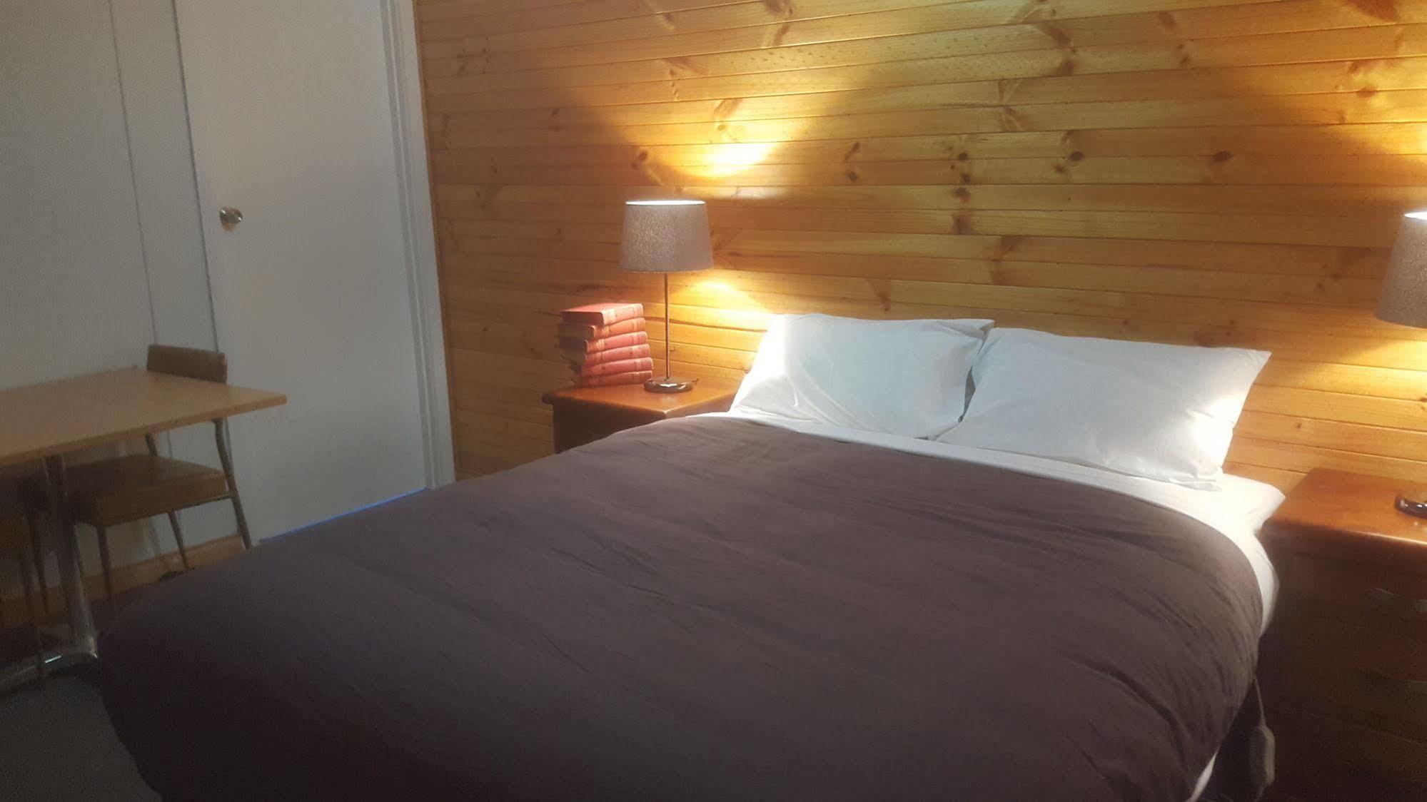 Clunes Motel Bagian luar foto