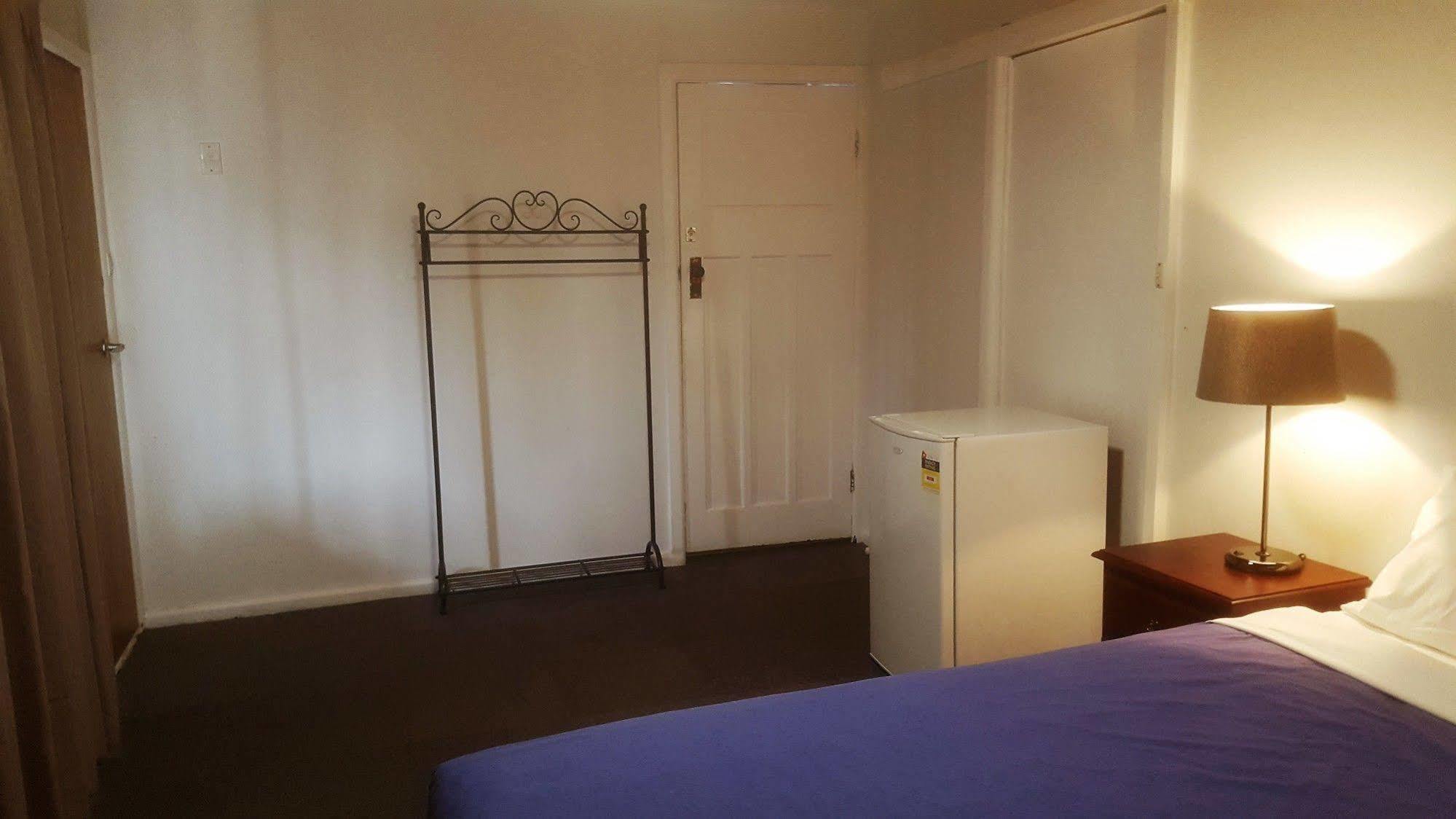 Clunes Motel Bagian luar foto