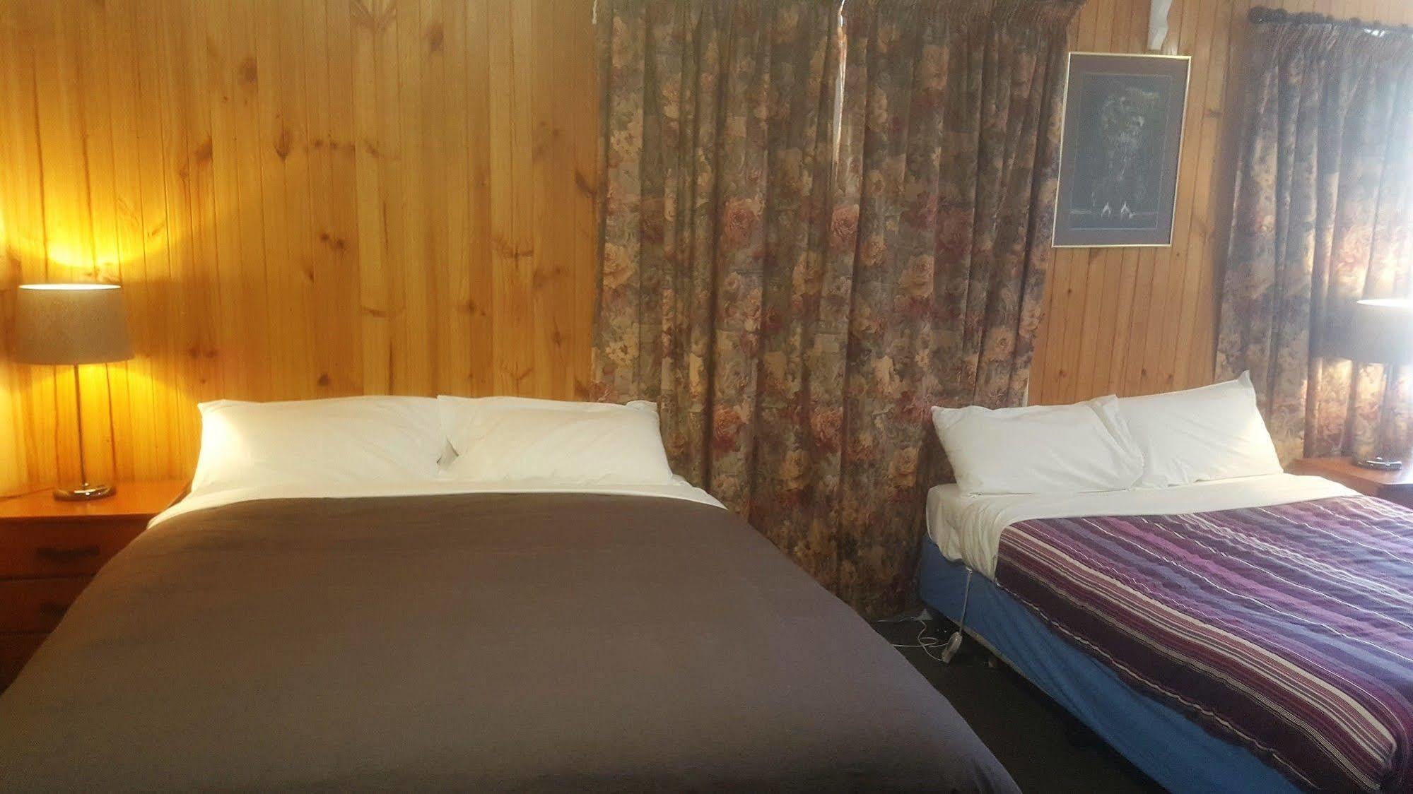 Clunes Motel Bagian luar foto